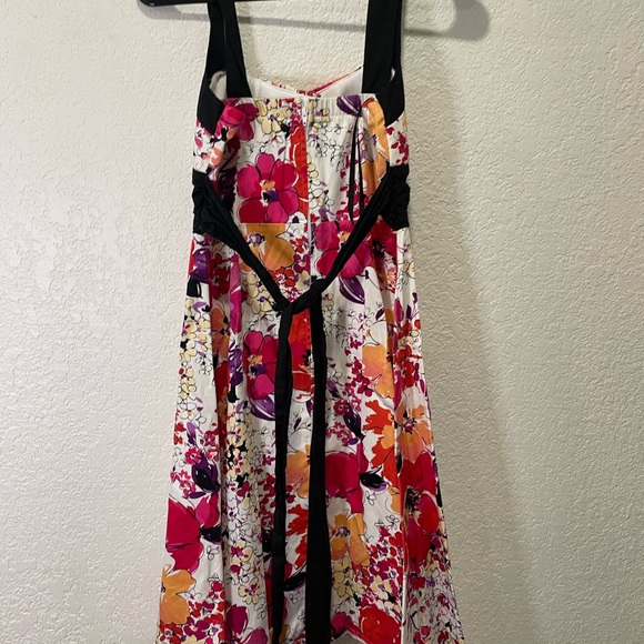 Adorable size 12 Floral Dress - Picture 5 of 7